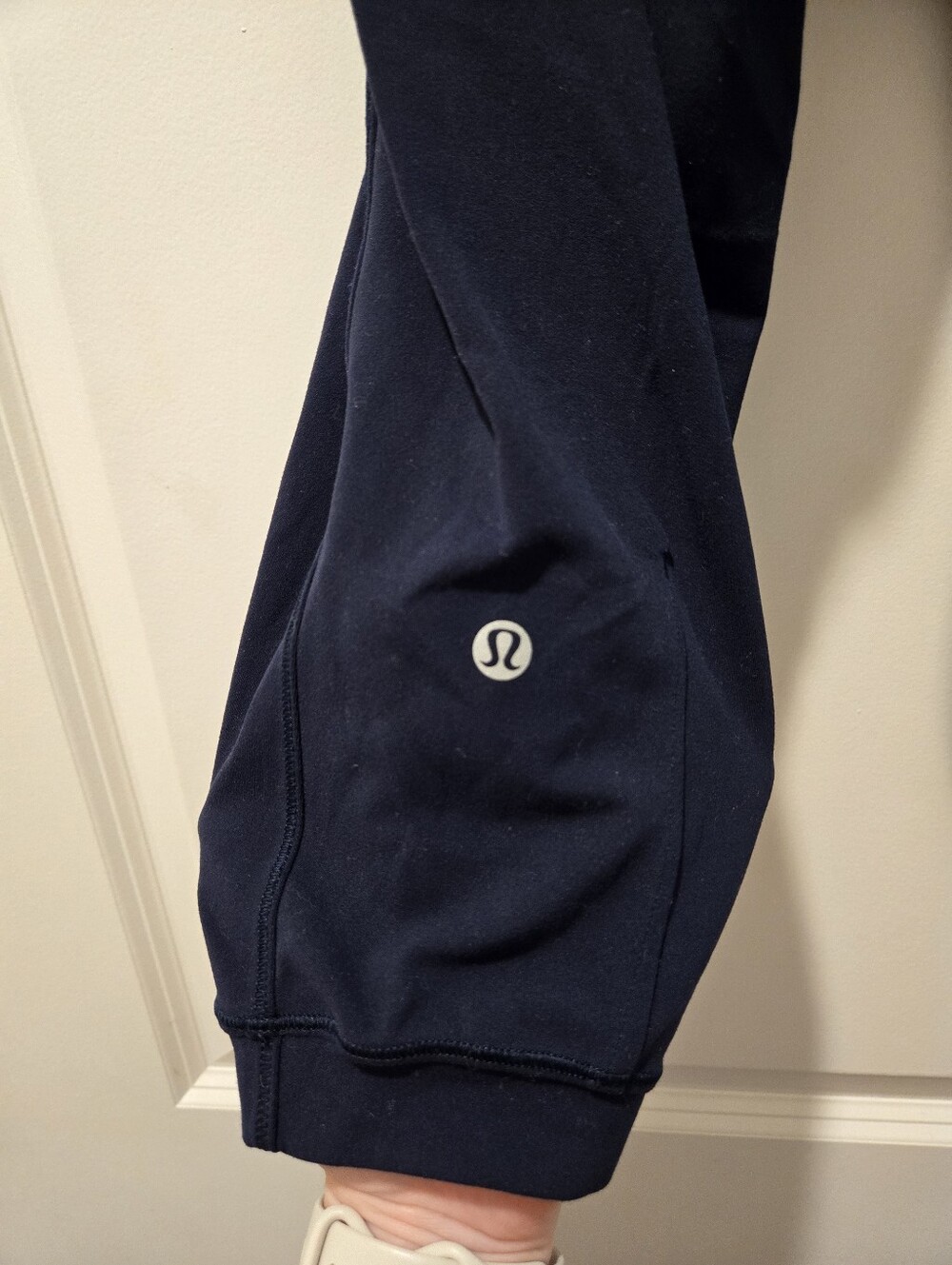 Lululemon Navy Blue Crop Pants Capri - Size 2 - Picture 4 of 4